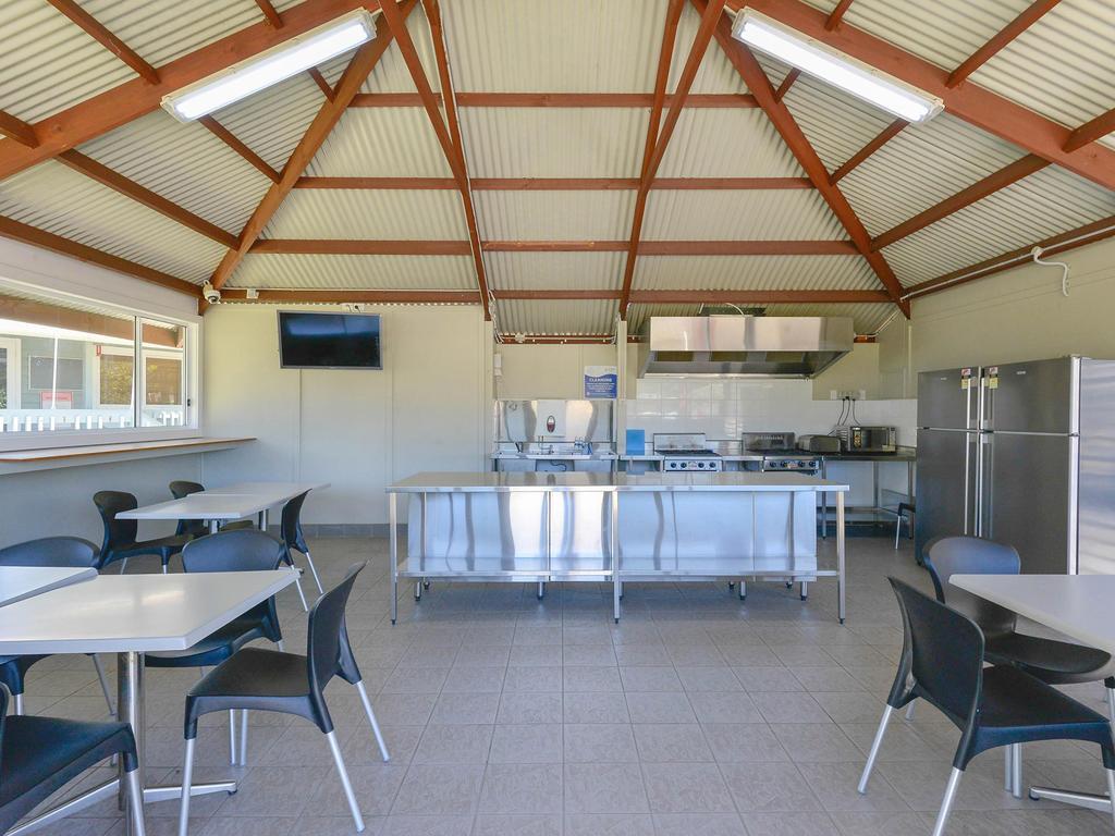Nrma Sydney Lakeside Holiday Park Narrabeen Exterior photo